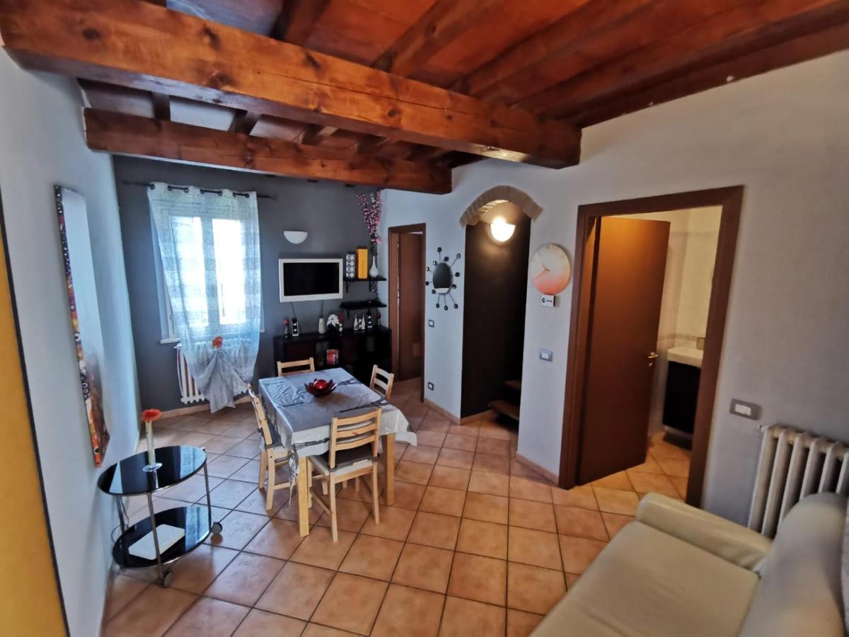 Apartment In The City Center With Self Check-In Parma Exterior foto
